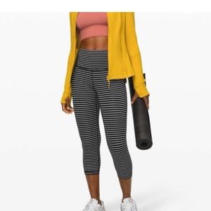 Lululemon Wunder Under Leggings Black and White Parallel Stripes Size 6